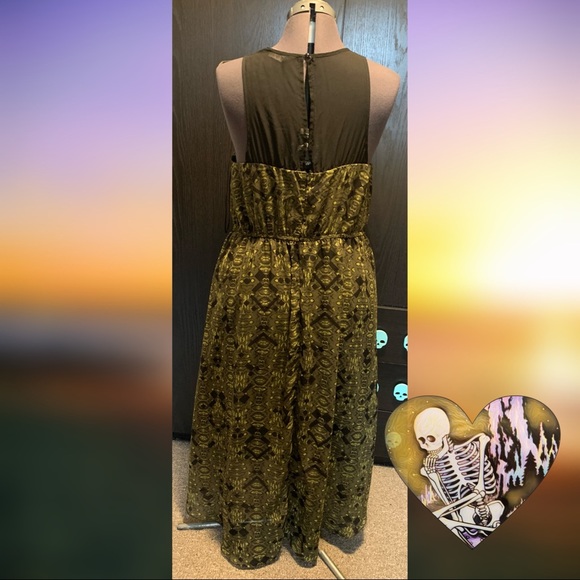 Green Patterned Dress - Picture 2 of 4